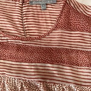 Daniel rainn top women size M